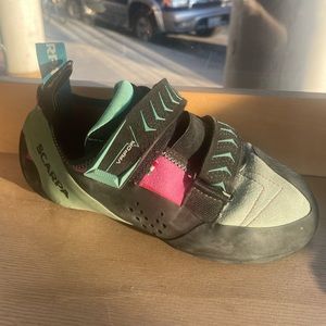 Scarpa Vapour Women’s size 7 Rock Climbing Shoes Velcro
